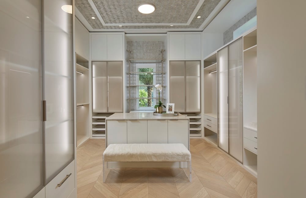 3220RumRow_Master Closet_Her