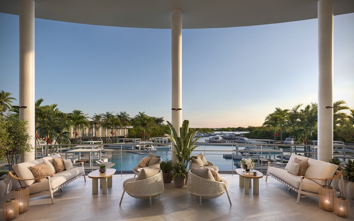 RCREB_Oasis_Sunset Lounge Exterior